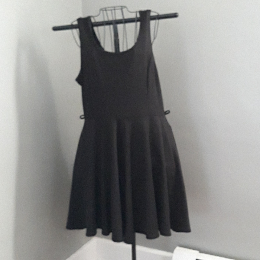 Dress - Picture 1 of 3